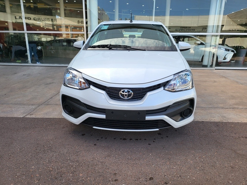 Imagen 3 de 12 de Toyota Etios 2022 1.5 Sedan X