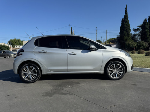 Peugeot 208 1.6 Feline
