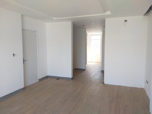Imagen 4 de 12 de Townhouse En Margarita, Urb Costa Azul. Amplio, Cómodo