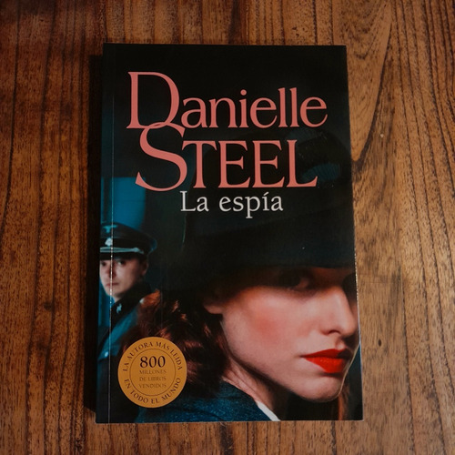 La Espía.   Danielle Steel. Tamaño Grande, Nuevo.