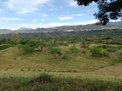 Linda Finca Que Hace Parte De Una Mas Grande, Para Inversionista Es Sub Urbana