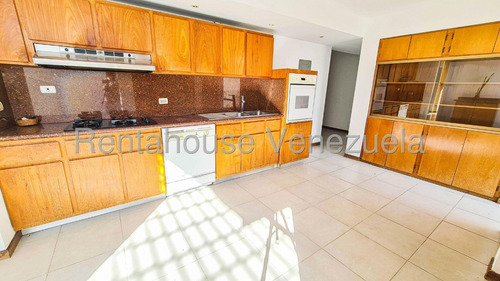 Casa En Venta En El Cafetal Calle Cerrada Casas En Caracas Angela Tochon