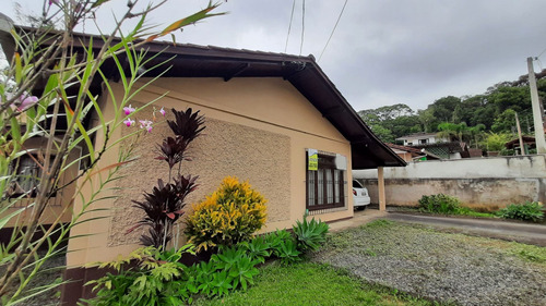 Imagem 1 de 15 de Casa - Padrão, Para Venda Em Joinville/sc - V635