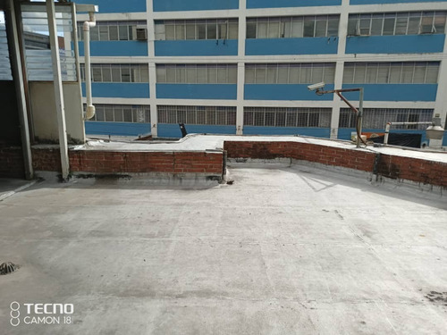 Imagen 24 de 27 de Alquiler De Planta Comercial En Edificio Boleita Sur