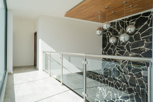 Imagen 1 de 30 de Se Vende Casa En Lomas De Juriquilla, 3 Niveles, Doble Altur