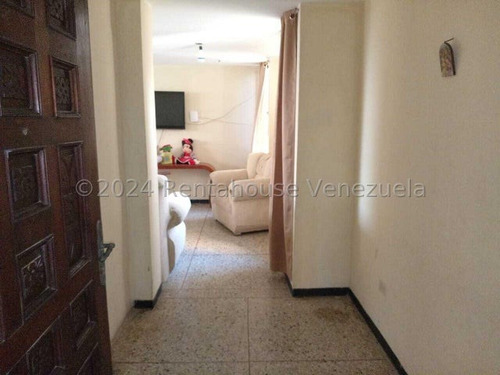 Amp, Mls #24-17205 Vende Apartamento En Zona Oeste