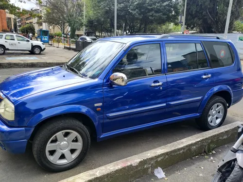 Es Una Camioneta 7 Puestos Con Un Motor V6