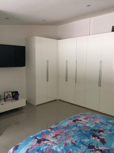 Imagen 13 de 14 de Se Vende Hermosa Y Lujosa Quinta Con Piscina El Castaño Zona Norte Las Delicias Maracay 04243785803