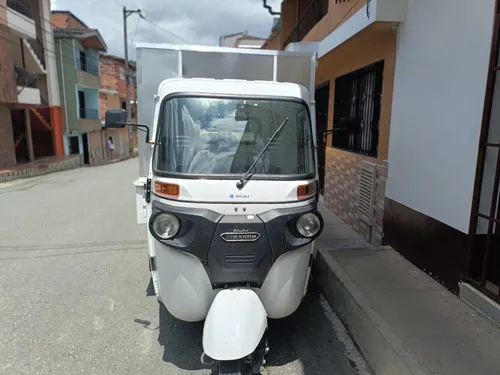 Motocarro Bajaj 2025
