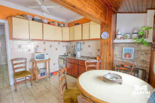 Casa De 4 Ambientes En Martínez Con Cochera Jardín Terraza Y Playroom.