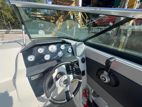 Lancha Cuddy Quest 225 Con Motor Mercruiser 250 Hp Bravo 3
