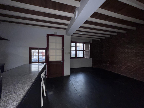 Departamento En Alquiler Con Patio, Bernal. Sin Expensas