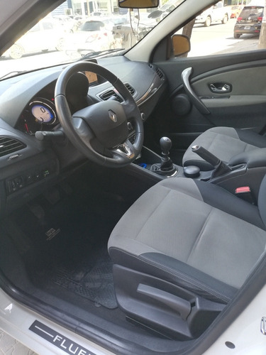 Imagen 8 de 11 de Renault Fluence 2016 2.0 Ph2 Privilege143cv G.n.c