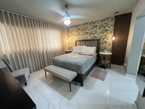 Se Vende Apartamento De 3 Habitaciones En Urb. Real