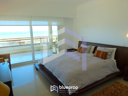 Imagen 8 de 14 de Apartamento Para La Venta Frente A Playa Mansa En Punta Del Este. 4 Dormitorios.