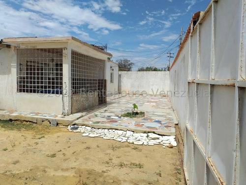 Imagen 8 de 8 de Acogedora Casa En Venta En Intercomunal Coro La Vela 22-25260 04146954944