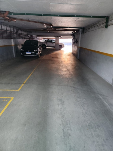 Imagen 3 de 11 de Cochera Excelente Buenas Dimensiones Ingreso Automático Con Cámaras De Seguridad