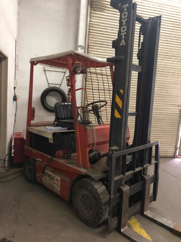 Imagen 14 de 14 de Autoelevador Toyota 2.5tn Funcionando,c/bateria Y Cargador