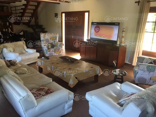 Espectacular Chalet En Beverly Hills!