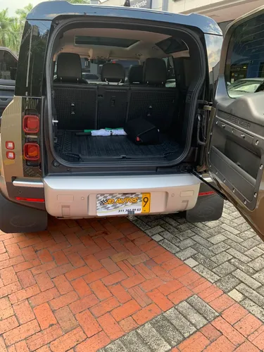 Land Rover Defender First 2021