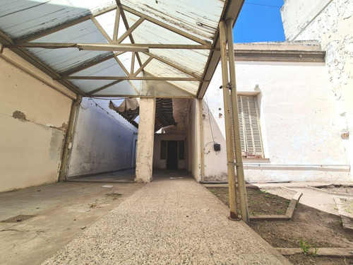 Casa Para Refaccionar Sobre Lote Propio En Monte Castro.