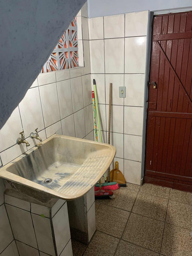 Casa De 3 Cômodos + Lavanderia Compartilhada
