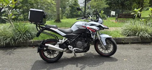 Vendo Moto Benelli Trk251 Color Blanca Modelo 2022