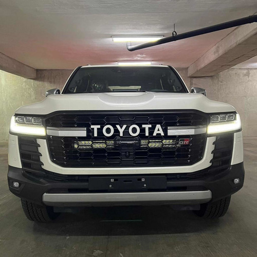 Imagen 3 de 17 de Toyota Lc300 Gr