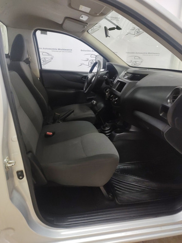 Imagen 11 de 12 de Nissan Np300 2019 2.5 Estacas Dh Aa Mt