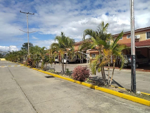 Casa Venta  Obra Blanca Con Parque, Cancha, Parrillera Y Piscina  Villa Corina San Dfiego  Carabobo Leida Falcon Lf24-9799