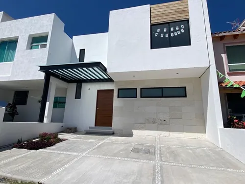 Amplia Casa En San Isidro Juriquilla, En Condominio Cerrado Con Vigilan