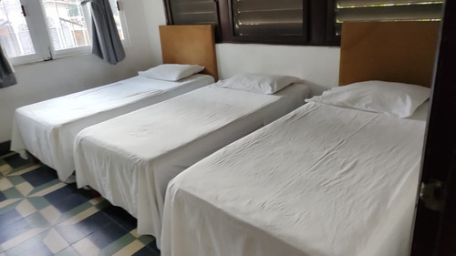 Amplia Y Céntrica Casa En Acapulco Dorado, Para 20 Personas.