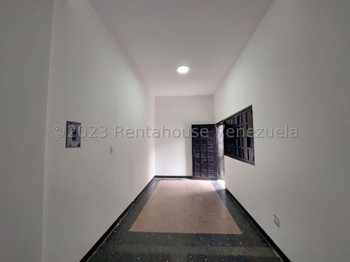 Estrategico Local Comercial A Pie De Calle, En Zona Centrica De Maracay En La Esperanza 23-32588 Irrr