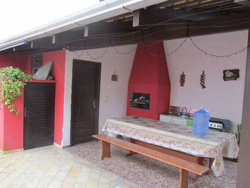 Casa À Venda Na Rua 252 , Meia Praia, Itapema - Sc - Liv-12482