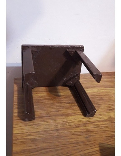 Imagen 2 de 2 de Juguete Mesita Marrón - Mueble Para Muñecas