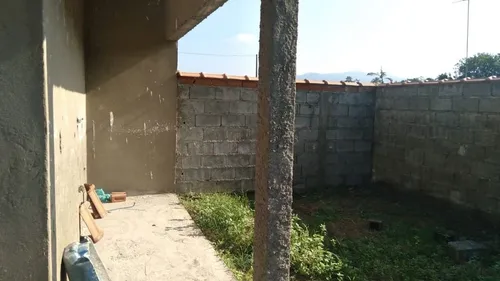 Casa 2 Dormitórios Em Bairro Residencial, Próximo A Comércios, Escolas, Transportes E Muito Mais!