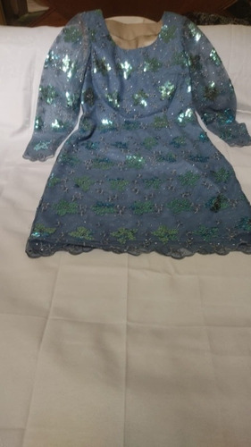 Vestido De Fiesta Con Encaje Gris Y Verde Con Canutillos. 