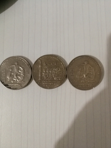 Imagen 1 de 2 de Monedas De 200 Pesos