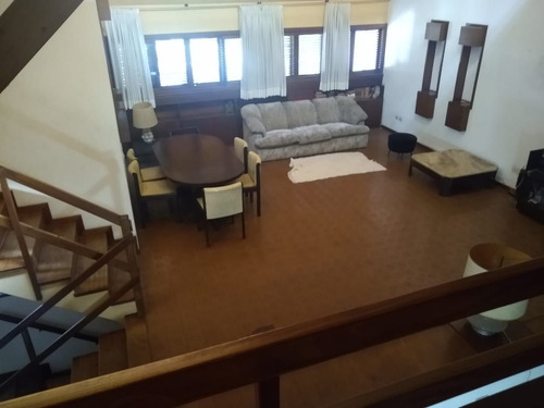 Venta Casa 5 Ambientes Bernal