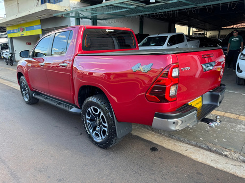 Toyota Hilux 2.8 D-4D TURBO DIESEL CD SRX 4X4 AUTOMÁTICO