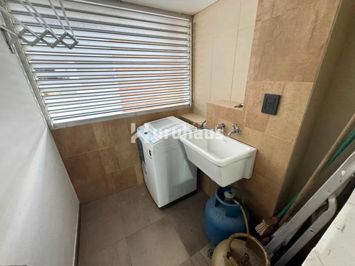 Apartamento 2 Dormitorios Con Terraza Cerrada Y Parrillero