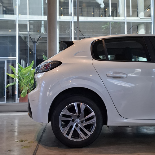 Peugeot 208 1.6 Feline Tiptronic