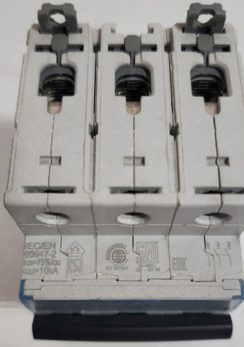 Interruptor Automatico 3p 50a Curva C 15ka Legrand 407864