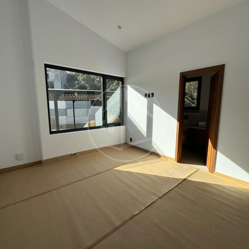 Residencia De Lujo En Rancho San Juan, 581 M2 De Construcción, 4 Habitaciones Y 4 Baños