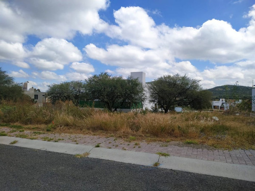 Se Vende Terreno En Colinas De Juriquilla, 200 M2 , Para Hac