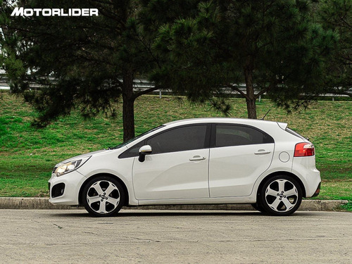 Imagen 2 de 24 de Kia Rio New 1.4 Extra Full | Permuta / Financia