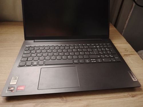 Laptop Lenovo Amd Ryzen''5 / 8gb Ram / 256 Almacenamiento. 