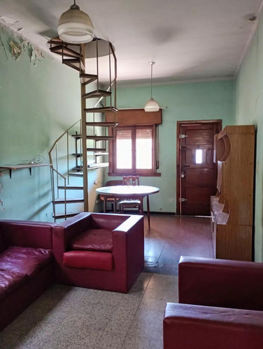 Casa En Venta - 3 Dormitorios 1 Baño - Cochera - 240mts2 - Lanús