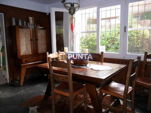 Imagen 5 de 30 de Casa Ubicada En Playa Mansa 6 Dormitorios