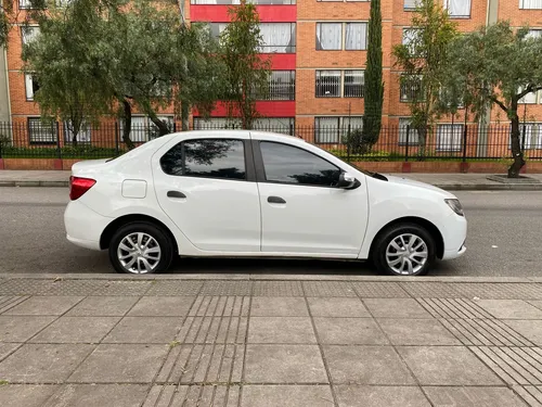 Renault Logan 1.6 Expression / Life +